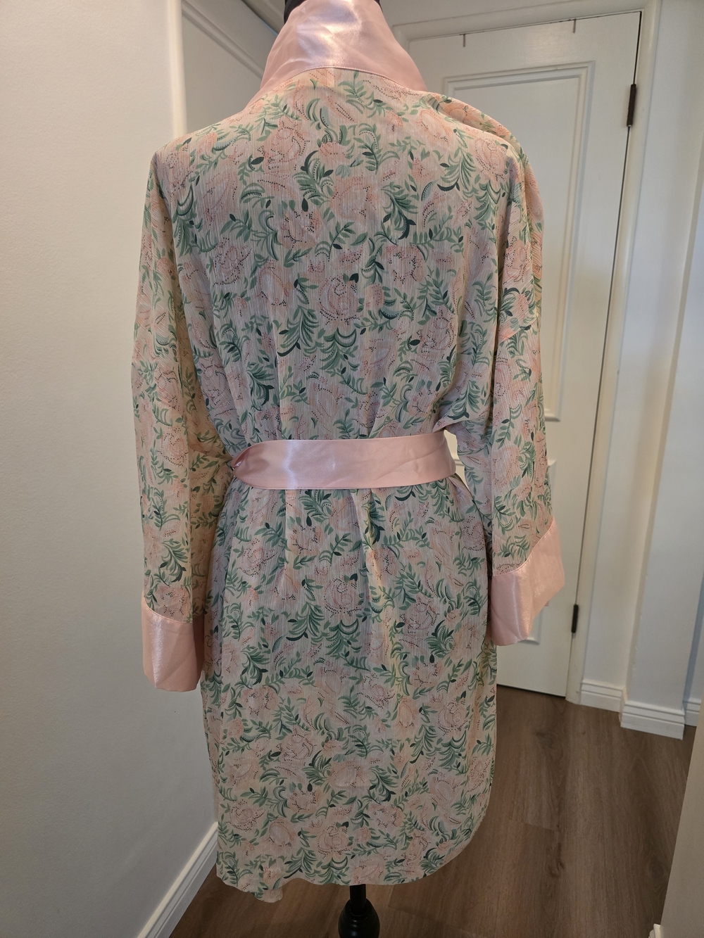 Vintage 1980s Victoria's Secret Gold Label kimono robe - Picture 4 of 7